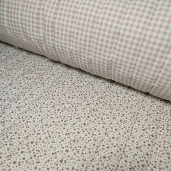 Tela Acolchada Flores Marrones y Vichy Beige Reversible 1