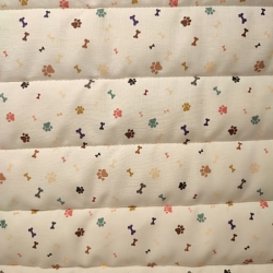 Tela Acolchada Animals y Huellitas Reversible 1